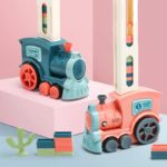 Ensemble train électrique et dominos, son et lumière, pose automatique de dominos – Image 2