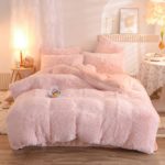 Ensemble 5 pièces, housse de couette en peluche, drap plat, oreiller en forme de cœur et taies d'oreiller – Image 2