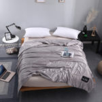 Couette de lit en satin de soie, douce, confortable et légère