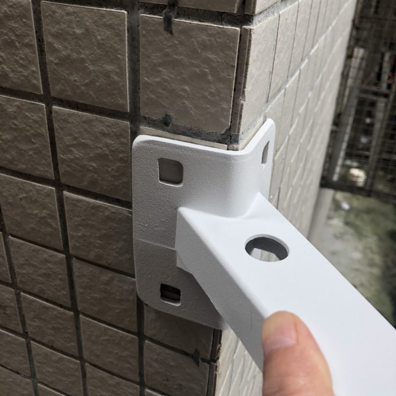 111162-j0n9u1.jpg Support mural d'angle pour caméra de sécurité, en aluminium étanche – Image 2
