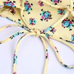 Ensemble haut court à bretelles, dos nu, à lacets et jupe texturée en satin de soie – Image 6