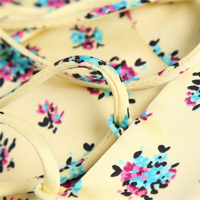 Ensemble haut court à bretelles, dos nu, à lacets et jupe texturée en satin de soie – Image 5