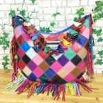 Sac à bandoulière en cuir, Patchwork, pompon, multicolore – Image 5