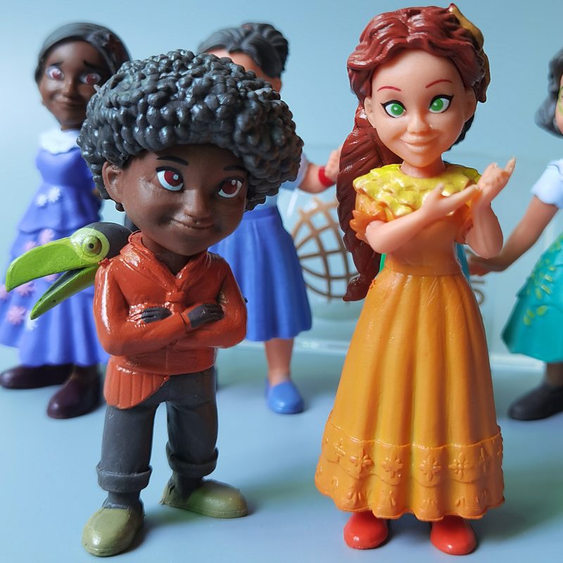 140581-9vzpao.jpg Lot de 6 figurines, dessin animé, famille Madrigal, Disney, 10.5 cm – Image 3