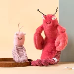 Lot de 2 peluches de crevettes, douces et amusantes, de 22 à 27 cm – Image 3