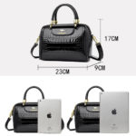 Sac à main et bandoulière en cuir verni, à motif de style crocodile – Image 4