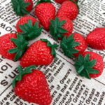 Lot de 20 fraises artificielles, ornement en plastique, décoration – Image 3