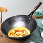 Wok en fer traditionnel chinois, en fer forgé à la main, avec revêtement naturel et manche en bois, de 30 à 34 cm – Image 2