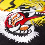 T-Shirt en coton brodé, L'Aveugle Par Amour, Tigre, manches courtes, col rond – Image 5