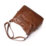 Sac à bandoulière en cuir, de grande capacité, style vintage, décontracté et pratique – Image 3