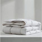 Couette en duvet d'oie 140 x 200 cm, tissu 100% coton égyptien, couette douce et moelleuse, 4 saisons