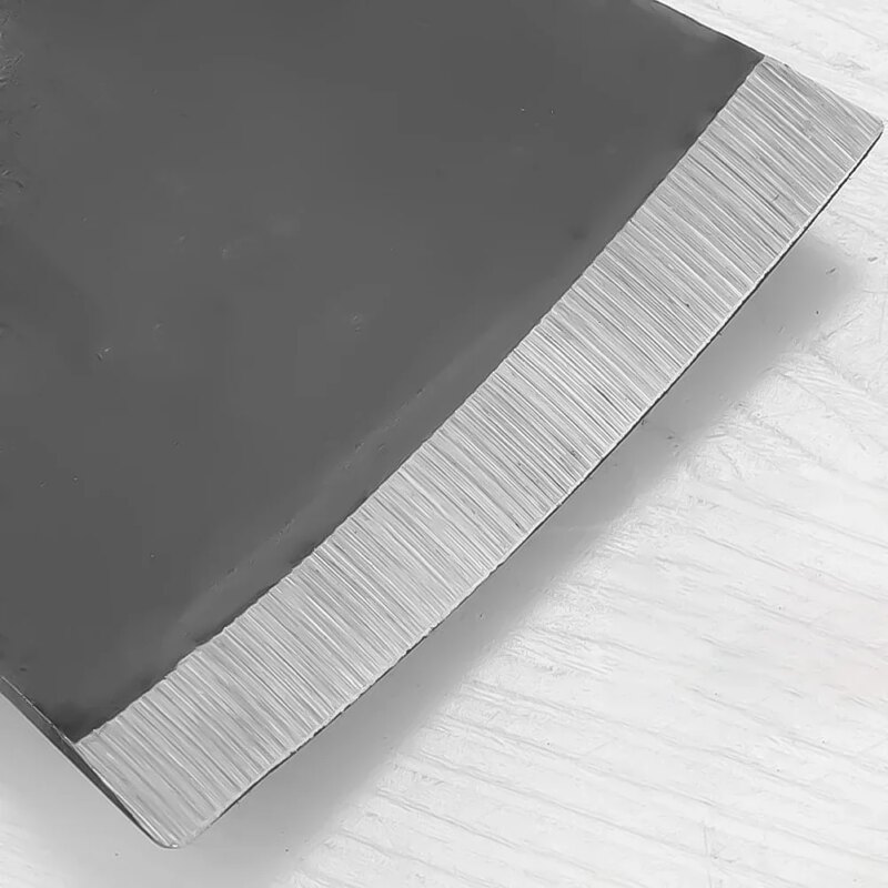 Petite houe agricole en acier au manganèse – outil robuste et polyvalent pour desserrer le sol, désherber et entretenir votre jardin avec confort et efficacité – Image 6