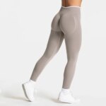 Legging Statement scrunch taille en V, effet galbant, tissu doux, plusieurs coloris
